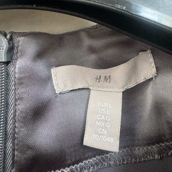 H&M Draped Satin Charcoal Sleeveless Top - Picture 4 of 8